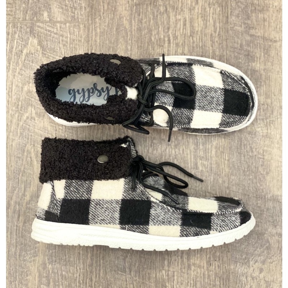 New in Box Gypsy Jazz Odelle Fleece Lined Sneakers- Black and White Plaid